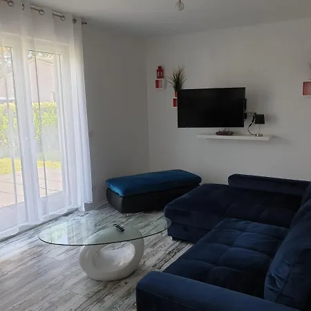 Ferienwohnung mit Terrasse Neustrelitz Exterior foto